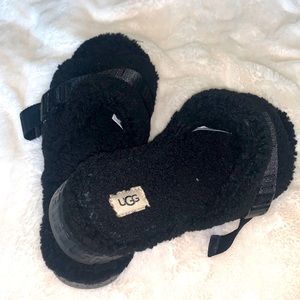 2 1/4" platform (Size 9)
Foam-cushioned footbed
Genuine shearling insole